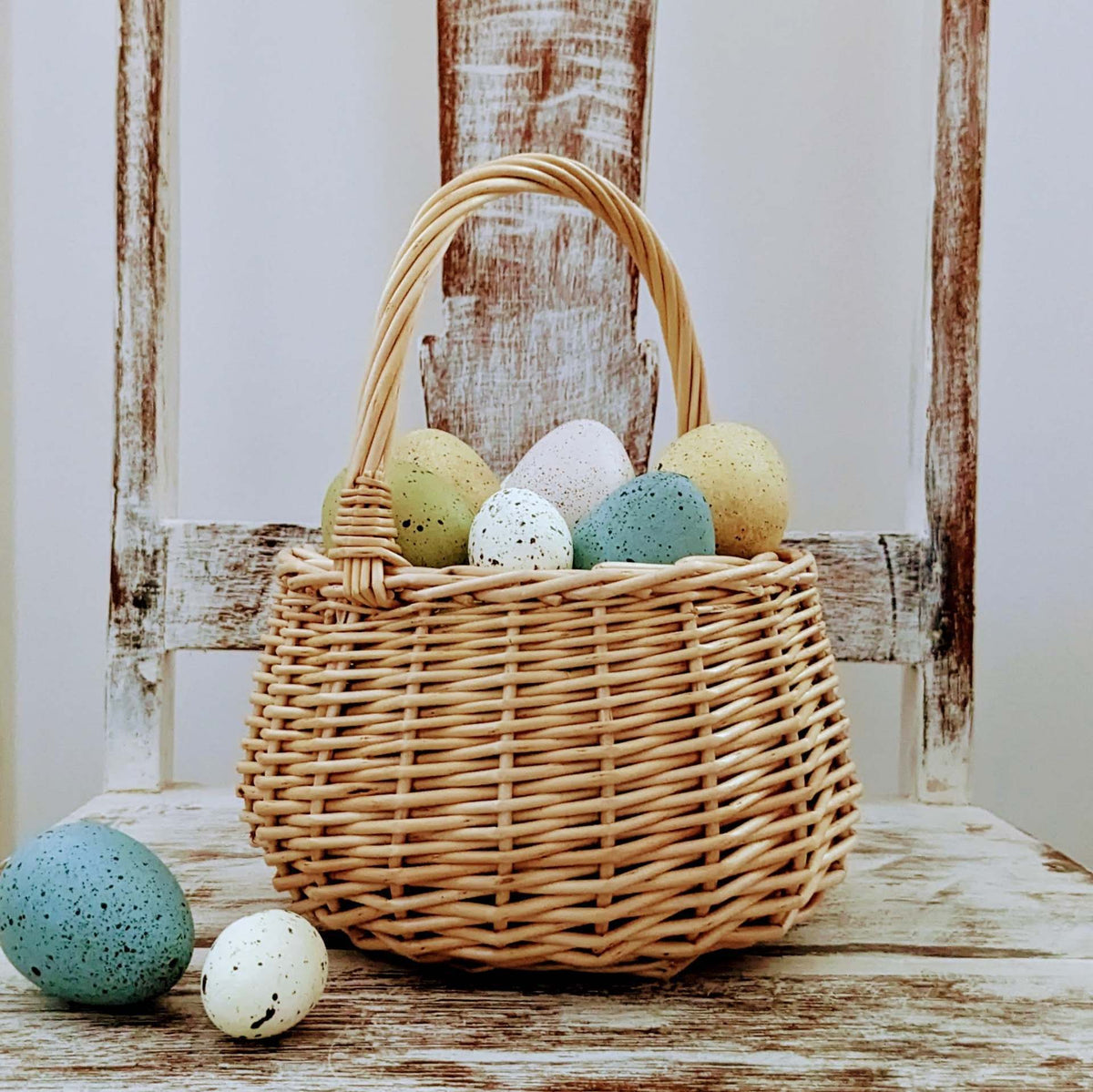 Woven Basket with Practical Handle – Storage, Decoration