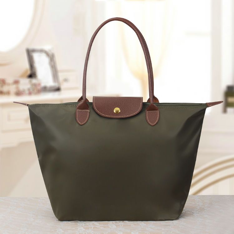 Elegant Women's Crossbody Bag – Practical for Office and Leisure