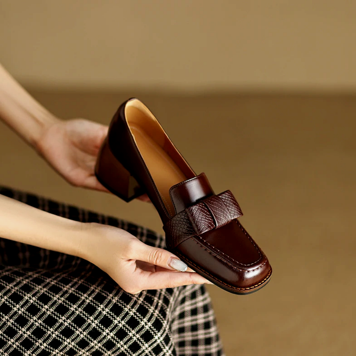 Knot Detail Leather Loafers for Women - Stylish Casual Footwear
