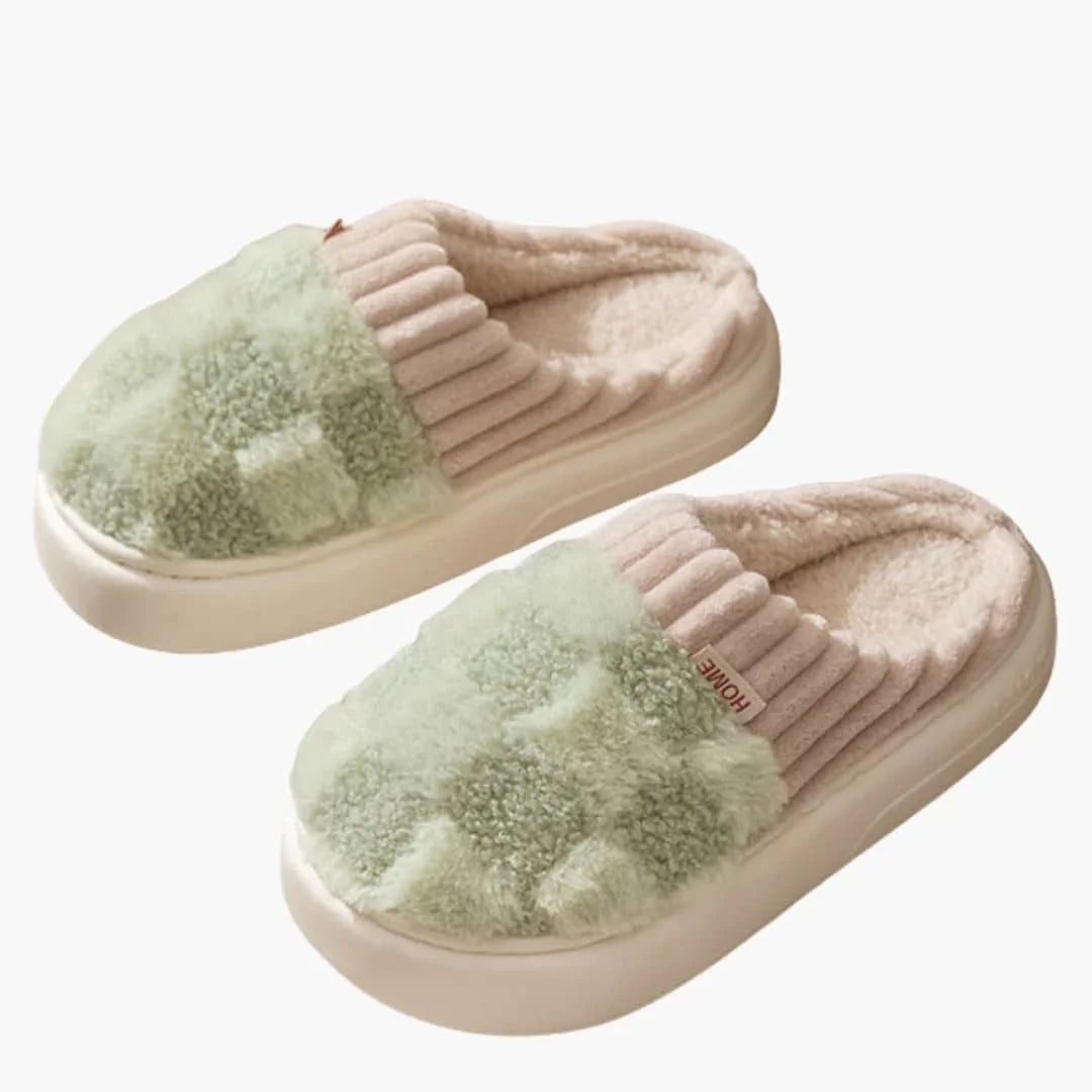 Women's Slippers with Checkered Surface and Plush Lining