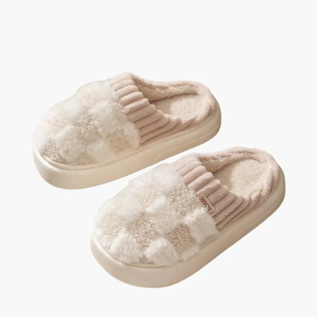 Women's Slippers with Checkered Surface and Plush Lining