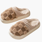 Women's Slippers with Checkered Surface and Plush Lining