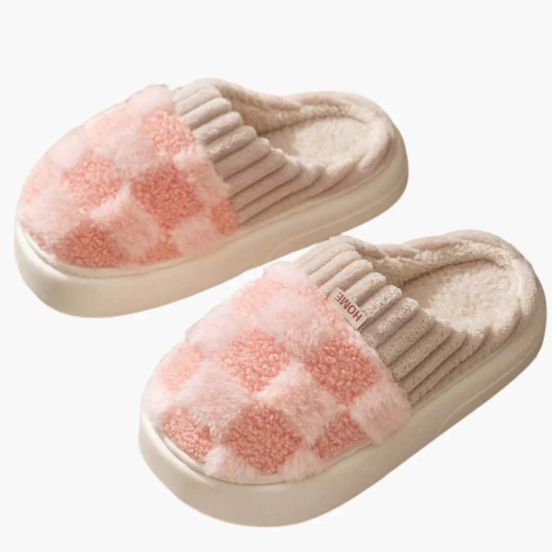 Women's Slippers with Checkered Surface and Plush Lining